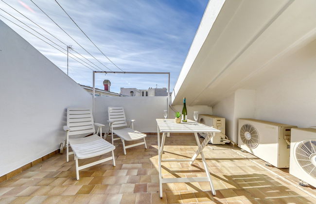 Beautiful Apartment With View - Photo 20