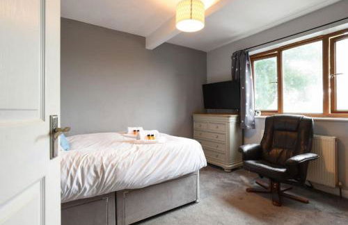 Air Maison - Large Family Home with Pool Table - Photo 24