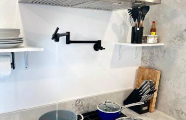 Modern, Remodeled Echo Park House-Walk to Sunset Blvd, Dodgers Stadium, Shops, Bars, Restaurants, Lake, Concerts - Photo 11