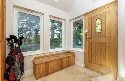 Scenic Oaklodge with wood burner - Photo 36