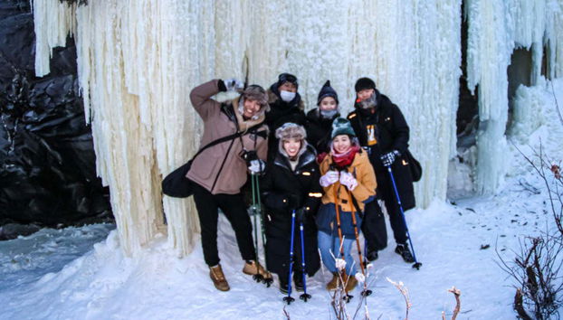 Desfrutando da rota com raquetes de neve