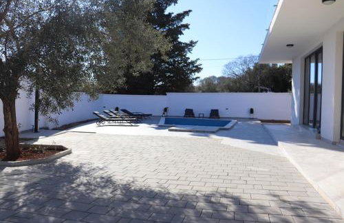 KRK, VILLA SOTTOVENTO WITH POOL, 8p - Foto 4