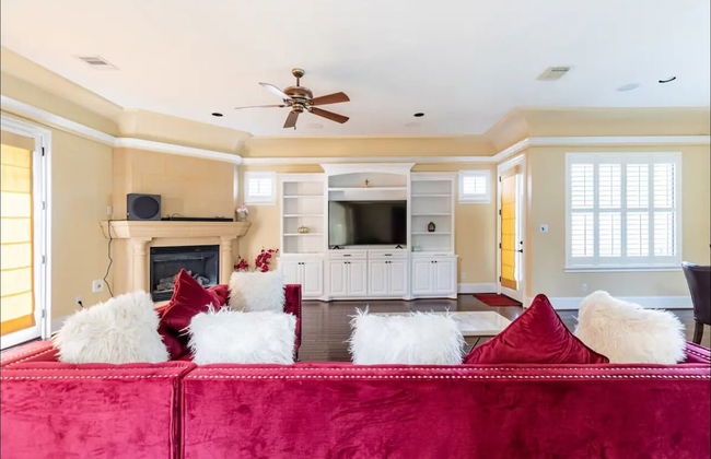 BIZI near Galleria Mall - Foto 24