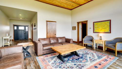 Sleek Red Lodge Home Rental with Private Hot Tub! - Foto 5