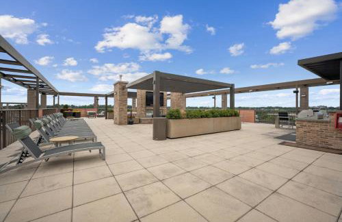 Large 3 bedroom Family Suite, Private Balcony, 5 min to DCA, Gym, Pool and more! - Photo 53
