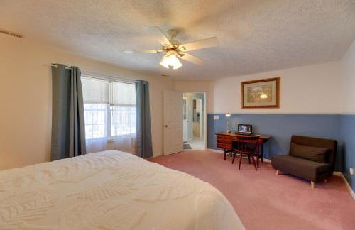 Pine Knoll Shores Getaway - Walk to Beach! - Foto 17