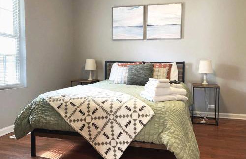 Orange Crush Cottage- Downtown Beaches & Dining - Photo 7