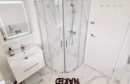 Luxury Sea View Retreat with Hot Tub Sleeps 8 - Foto 37