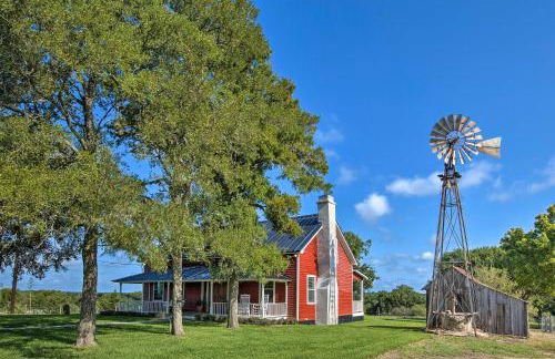 Peaceful Schulenburg Farmhouse with Fire Pit and Games - Foto 29