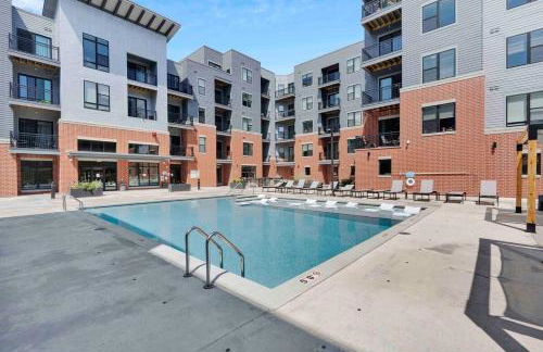 Washer & Dryer with Free Underground Parking with a Pool - Foto 15