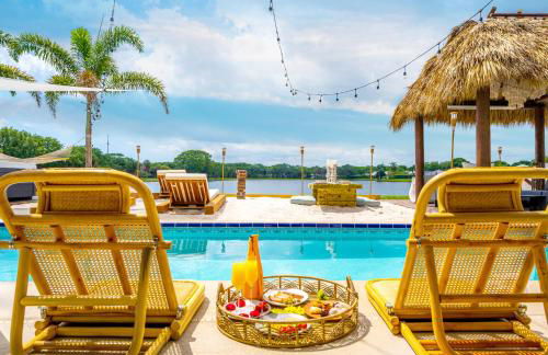 Waterfront Villa with Beach, Pool, Cinema, Game Room and Tiki - Foto 39