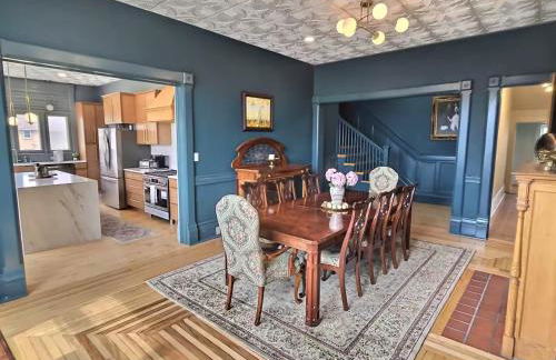 Sleeps 30+ • 10BR Mansion •Events • Bar • Backyard - Foto 11