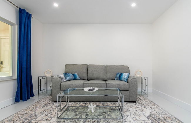 Uhost AI 1BR With Marble Accents Patio - Foto 3