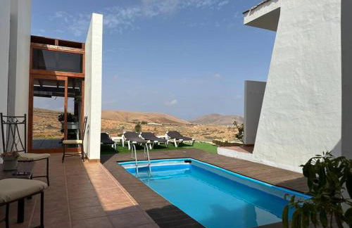 Private villa with pool in the mountains - Photo 18