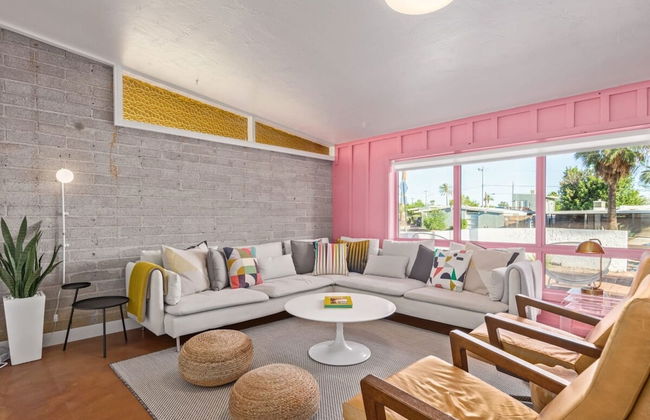 Northview Mid-century Escape Pool Firepit Bocce - Foto 7