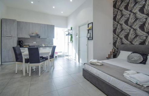 Beautiful Apartment In Napoli With Wifi - Foto 3