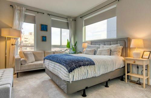 Walk to Empower Field Townhome with Hot Tub! - Foto 28