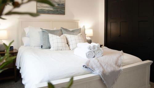 Modern Cottage with hot tub near lake, wineries, Geneva and SPIRE - Foto 2