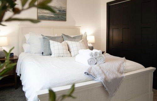 Modern Cottage with hot tub near lake, wineries, Geneva and SPIRE - Foto 2