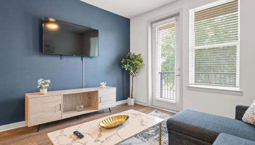 Trendy 1BR Apt with King Bed Pool Gym and Close to Beach - Foto 2