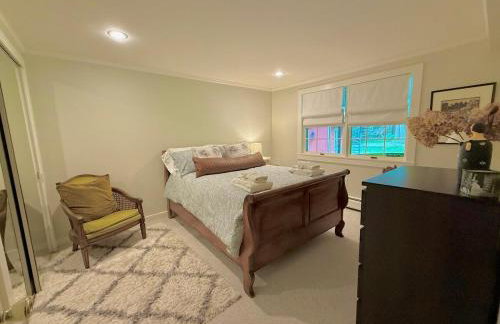 Beautiful House in the Woods, Huge Yard, Hot Tub - Foto 8