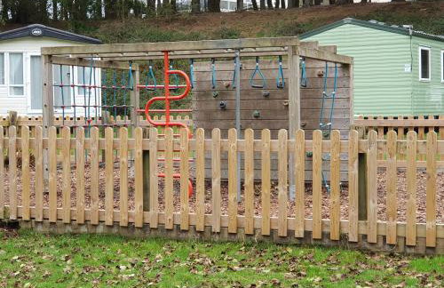 Cozy 3 bedroom Caravan, Sleeps 8, at Parkdean Newquay Holiday Park - Foto 80