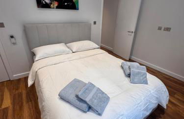 Stunning, newly refurbished flat - Photo 5