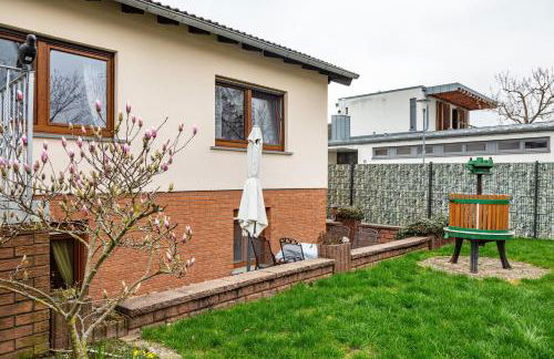 An den Weinbergen - Foto 1