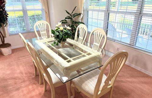 Lakefront Getaway LG South Facing Pool Hot Tub Pool Table & BBQ - 2 miles Disney - Foto 33