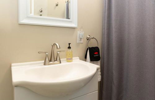 Spacious 2BR in Grand Old Home, Downtown Durham - Photo 23