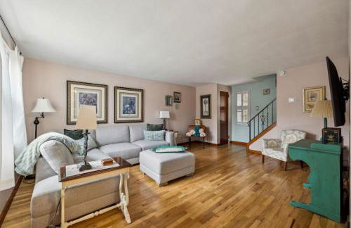 Grammys Garden w Parking - Photo 1