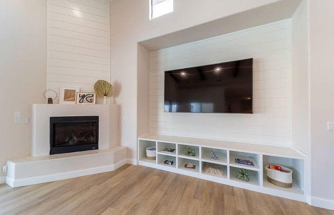 Vanderpump Rules Lake Havasu Luxury Villa w Pool - Photo 8