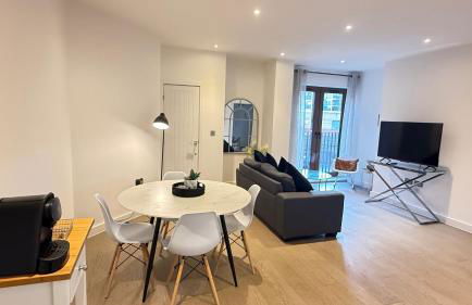 Extra large spacious 1 Bedroom private apartment, Nr St Albans City Station, Business, contractor, Parking, WiFi - Photo 2