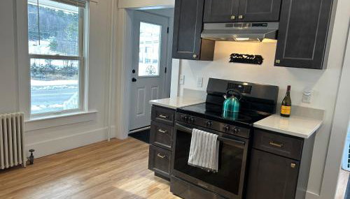 Main Street Retreat in Sunapee - Foto 3, stove