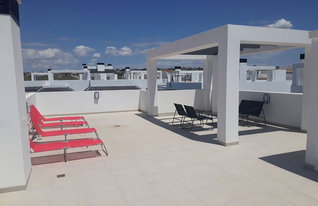 Sunset Paradise - Sleeps 4, Pool, Terrace & Views - Foto 15