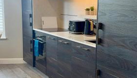 Central 2-Bed Apartment with Balcony & Parking - Foto 5