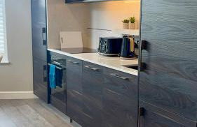 Central 2-Bed Apartment with Balcony & Parking - Foto 5