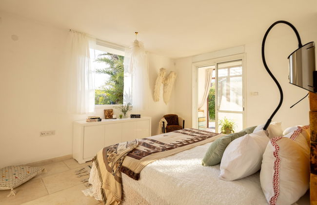 Caesarea Sea-Side Retreat by Sea N' Rent - Foto 1