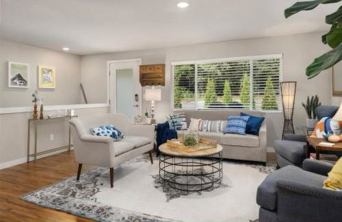 Spacious Main Street Retreat for families and large groups - Photo 18