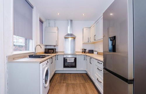 4 Bedroom House in Walkden with Free Parking, by Short Term Digs Short Lets & Serviced Accommodation - Foto 19