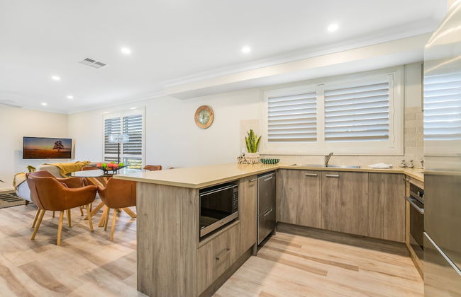 Newcastle Short Stay Apartments - Adamstown Townhouses - Photo 7