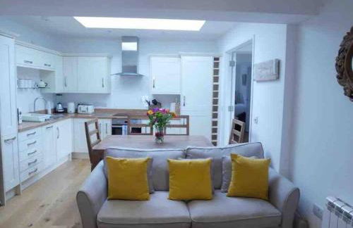 Apartment with Roof Terrace - Centre of Yarmouth - Photo 20