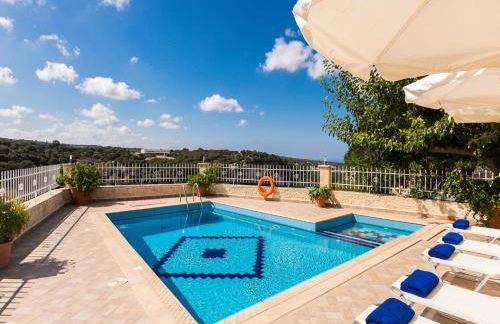 Antigoni Villa, Spacious Nature Retreat with Pool, By ThinkVilla - Foto 1