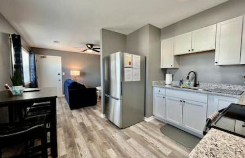 Sleek remodeled Design 2 Bed Trenton, OH Apartment - Foto 10