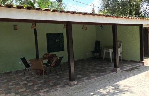 Lindo e aconchegante chalé com piscina, lareira e churrasqueira - Foto 36