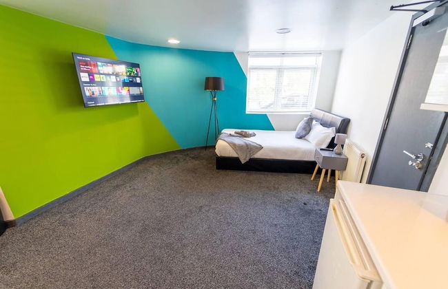 Cosy Spacious Studio Available - Photo 3