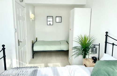 5 bedroom detached house sleeps 13 spacious Parking 5 mins driving to Bicester Village - Foto 18