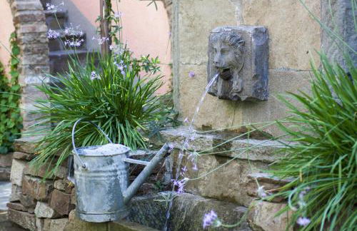 La Dimora dei Conti, Indulge in a Country Farmhouse Apartment with Jacuzzi Facing the Town! - Foto 116