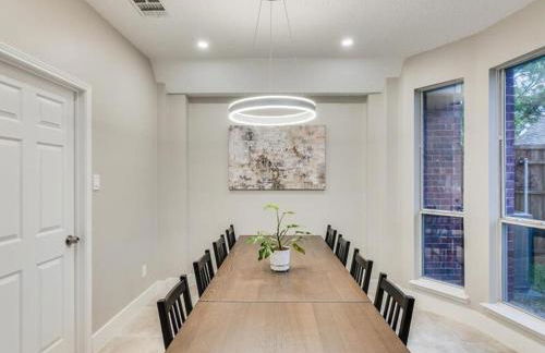 Captivating 6BR 3B Home with Pool & Fire Pit - Foto 55