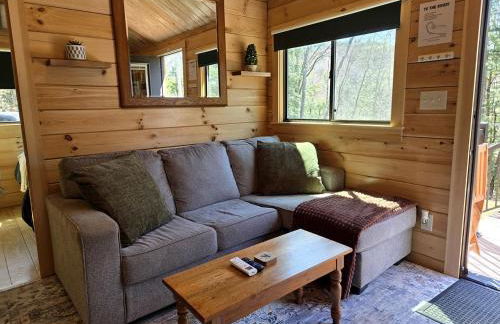 Incredible Modern Tiny Log Cabin near the Ammonoosuc River for a Romantic Getaway in New Hampshire - Foto 17